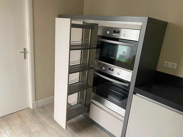 Keuken met apparatuur - afbeelding 3 van  30