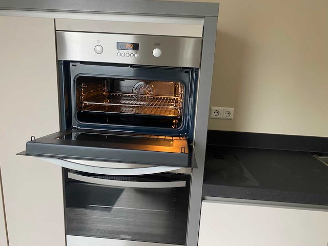 Keuken met apparatuur - afbeelding 4 van  30