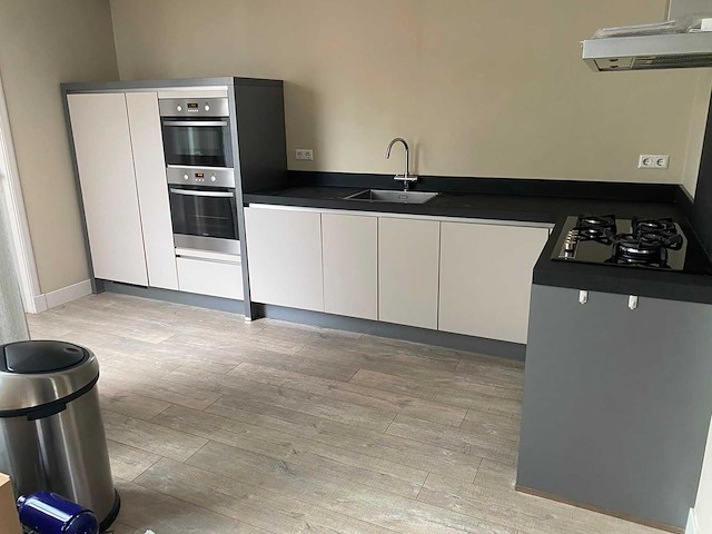 Keuken met apparatuur - afbeelding 1 van  30