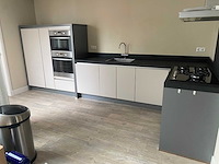 Keuken met apparatuur