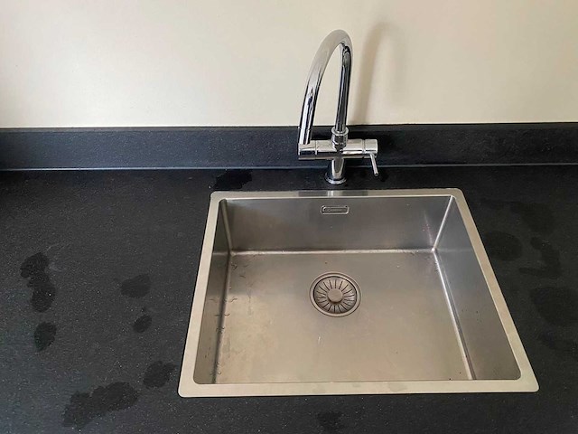 Keuken met apparatuur - afbeelding 14 van  30