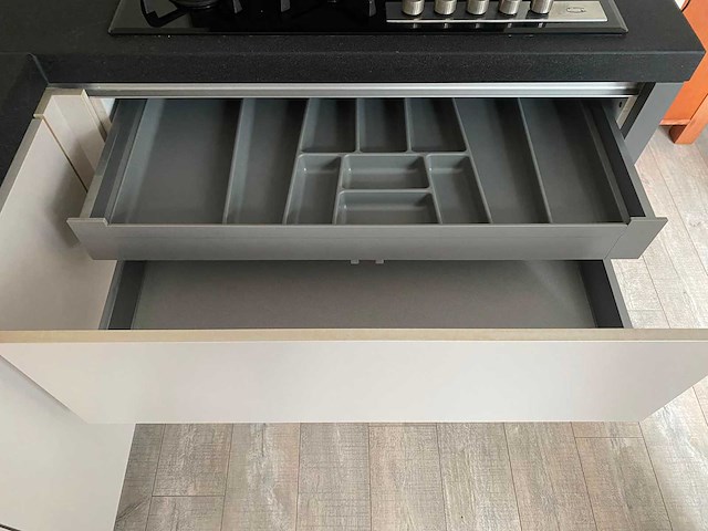 Keuken met apparatuur - afbeelding 29 van  30