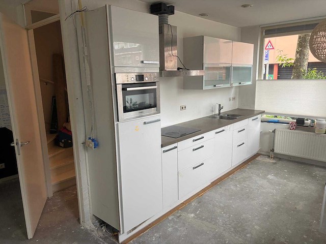 Keuken met apparatuur - afbeelding 1 van  22