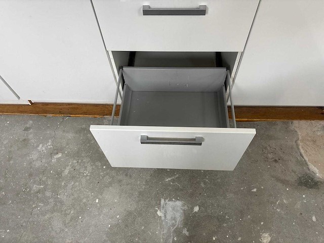 Keuken met apparatuur - afbeelding 10 van  22