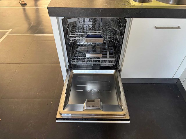 Keuken met apparatuur - afbeelding 3 van  4