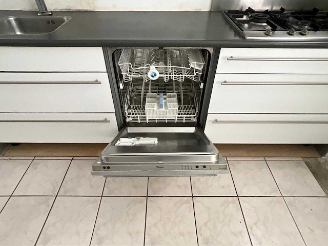 Keuken met apparatuur - afbeelding 2 van  24