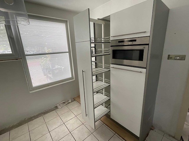 Keuken met apparatuur - afbeelding 17 van  24