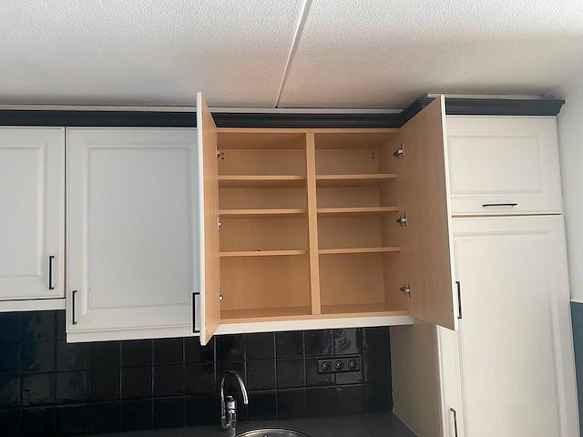 Keuken met apparatuur - afbeelding 2 van  21