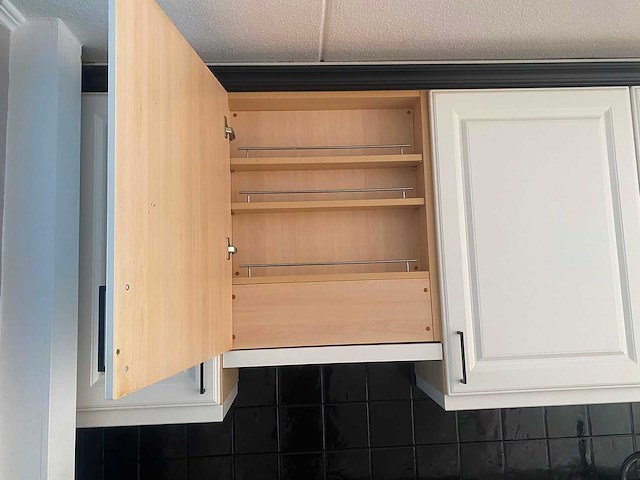 Keuken met apparatuur - afbeelding 5 van  21