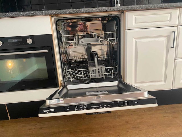 Keuken met apparatuur - afbeelding 6 van  21