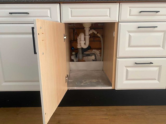 Keuken met apparatuur - afbeelding 8 van  21