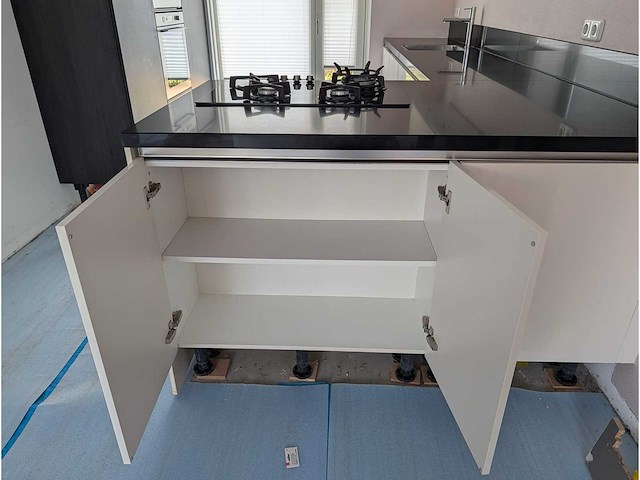 Keuken met apparatuur - afbeelding 3 van  6
