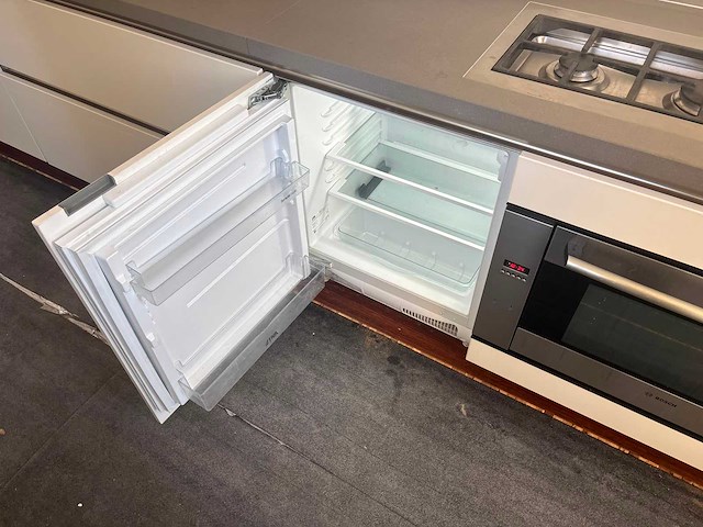 Keuken met apparatuur - afbeelding 4 van  28