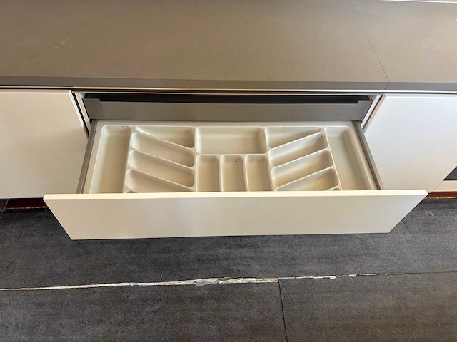 Keuken met apparatuur - afbeelding 13 van  28