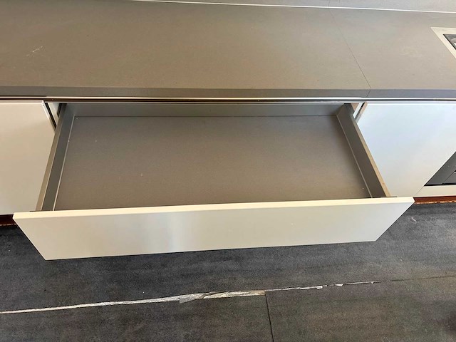 Keuken met apparatuur - afbeelding 23 van  28