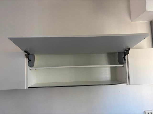 Keuken met apparatuur - afbeelding 24 van  28