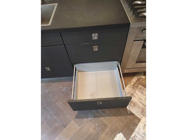 Keuken met apparatuur - afbeelding 2 van  21