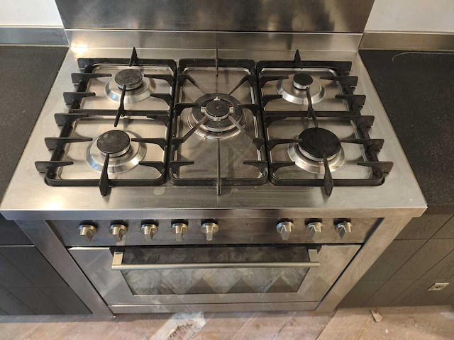 Keuken met apparatuur - afbeelding 4 van  21