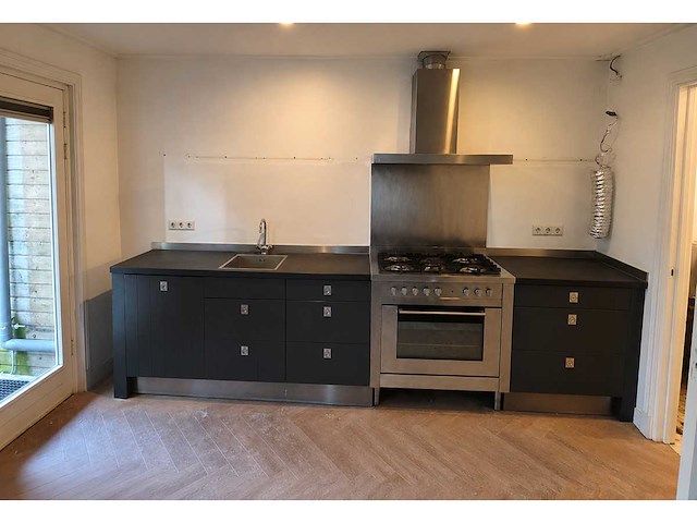 Keuken met apparatuur - afbeelding 1 van  21