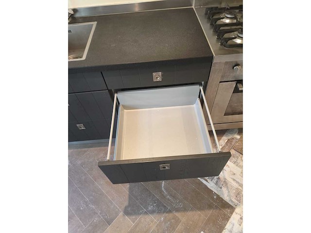 Keuken met apparatuur - afbeelding 20 van  21