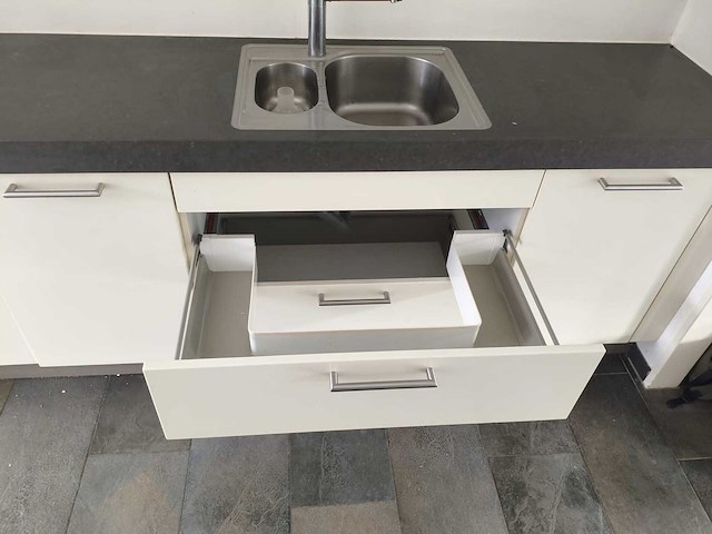 Keuken met apparatuur - afbeelding 5 van  16