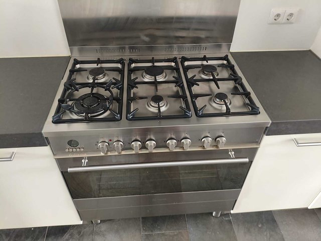 Keuken met apparatuur - afbeelding 11 van  16