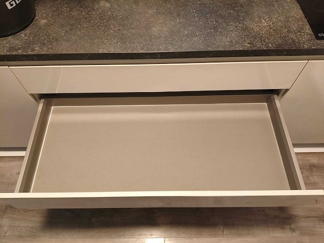 Keuken met apparatuur - afbeelding 2 van  7