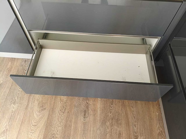 Keuken met apparatuur - afbeelding 20 van  26