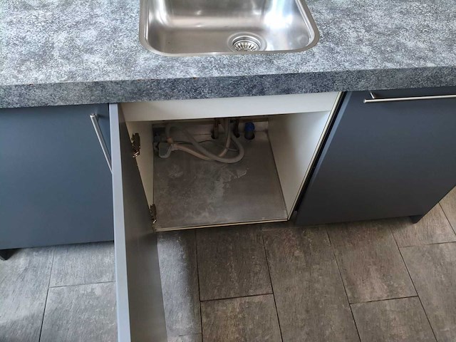 Keuken met apparatuur - afbeelding 6 van  19