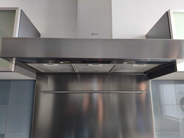 Keuken met apparatuur - afbeelding 16 van  19