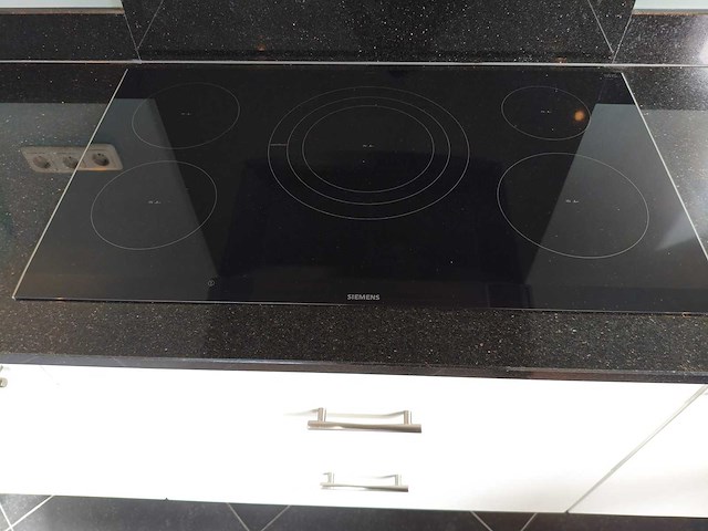 Keuken met apparatuur - afbeelding 3 van  23
