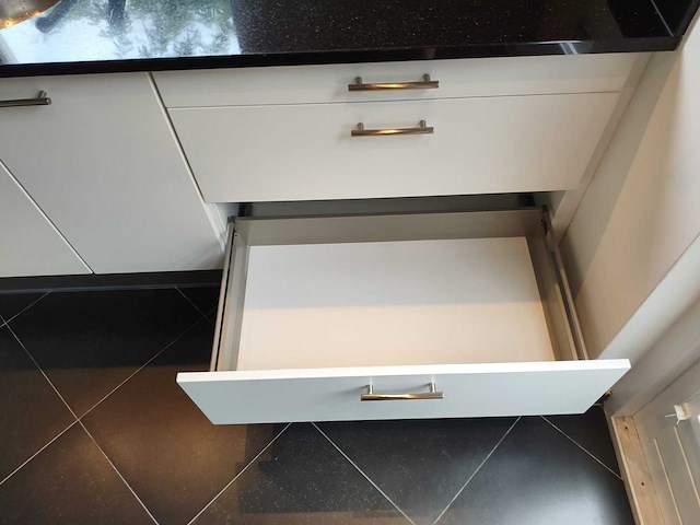 Keuken met apparatuur - afbeelding 15 van  23