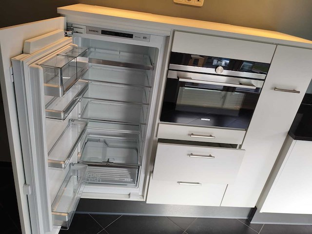 Keuken met apparatuur - afbeelding 12 van  23