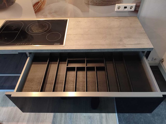 Keuken met apparatuur - afbeelding 4 van  22
