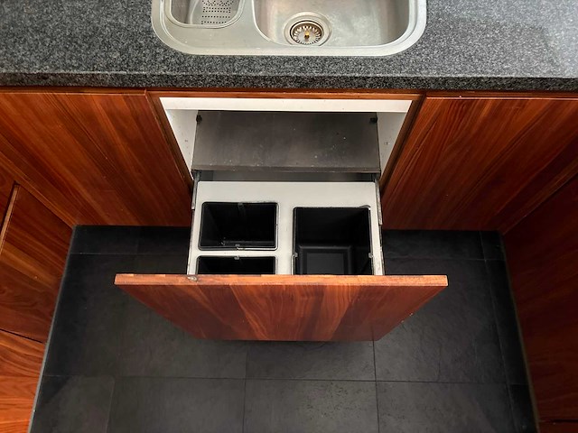 Keuken met apparatuur - afbeelding 35 van  46