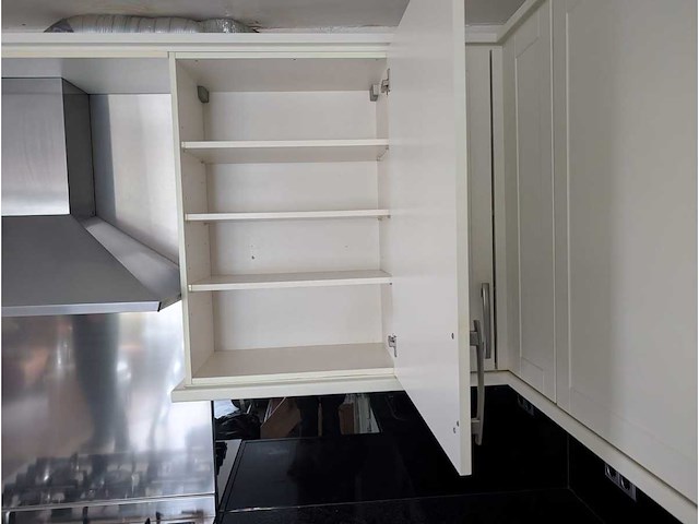 Keuken met ariston / whirlpool apparatuur - afbeelding 3 van  22