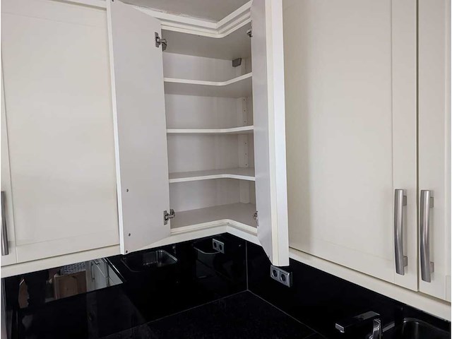 Keuken met ariston / whirlpool apparatuur - afbeelding 10 van  22