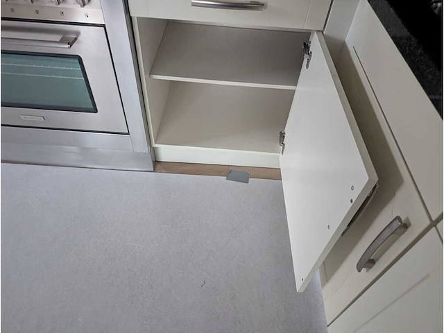 Keuken met ariston / whirlpool apparatuur - afbeelding 13 van  22