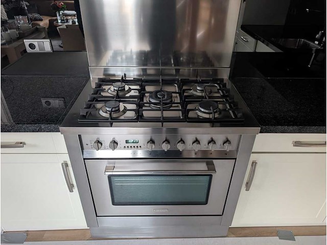 Keuken met ariston / whirlpool apparatuur - afbeelding 12 van  22