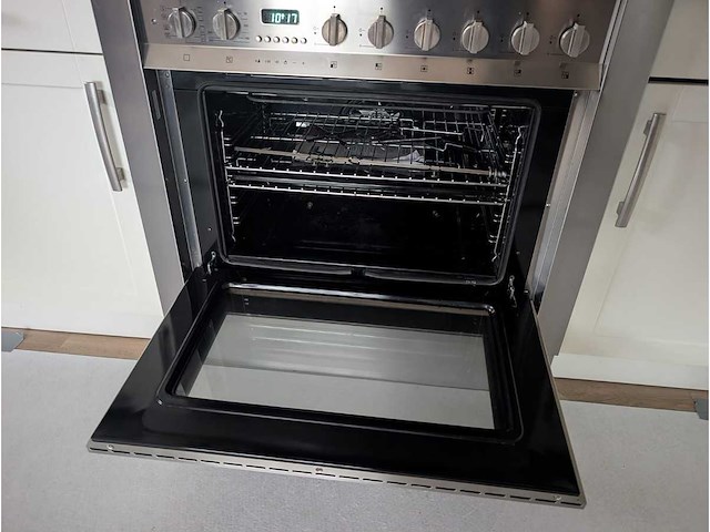 Keuken met ariston / whirlpool apparatuur - afbeelding 16 van  22
