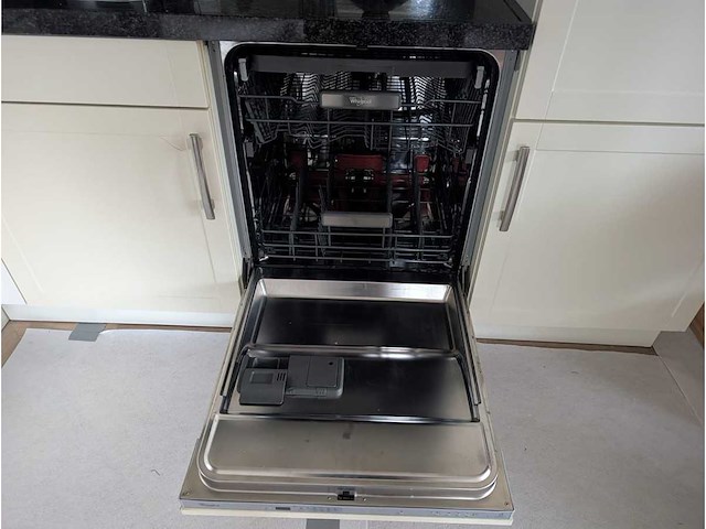 Keuken met ariston / whirlpool apparatuur - afbeelding 18 van  22