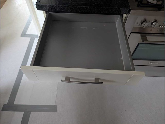 Keuken met ariston / whirlpool apparatuur - afbeelding 21 van  22