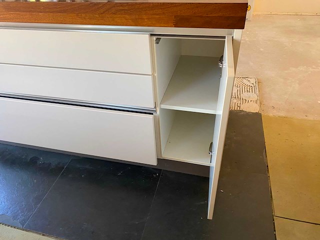 Keuken met atag / bosch apparatuur - afbeelding 3 van  3