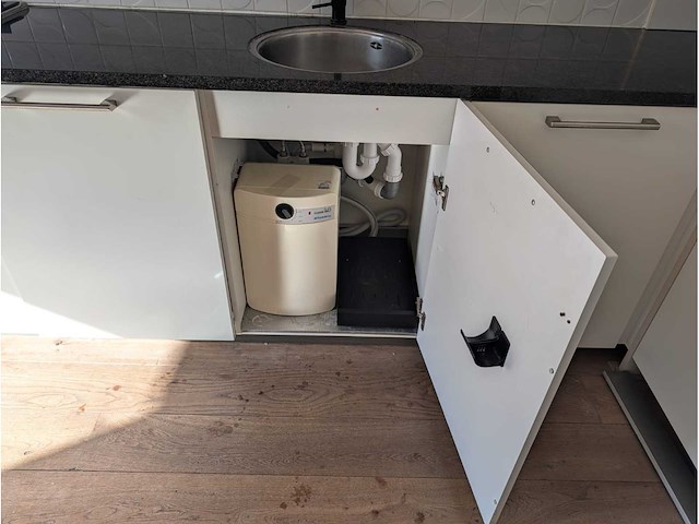 Keuken met atag / bosch apparatuur - afbeelding 2 van  6