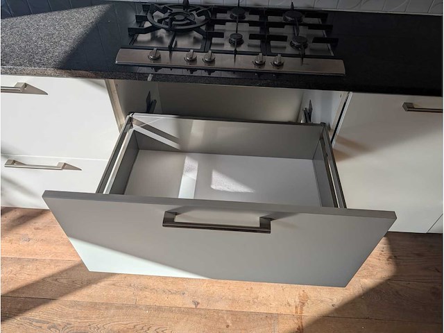 Keuken met atag / bosch apparatuur - afbeelding 3 van  6