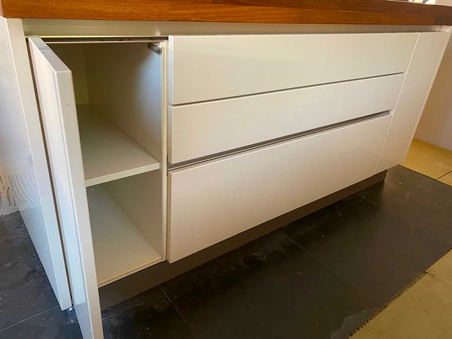 Keuken met atag / bosch apparatuur - afbeelding 3 van  30