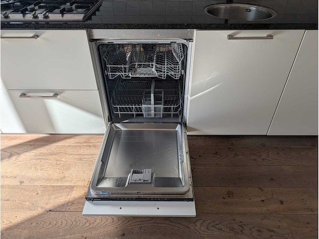Keuken met atag / bosch apparatuur - afbeelding 27 van  28