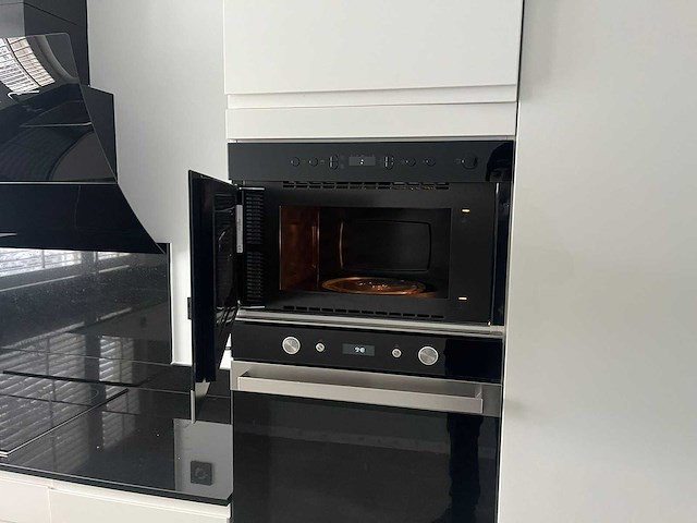 Keuken met bauknecht apparatuur - afbeelding 16 van  21