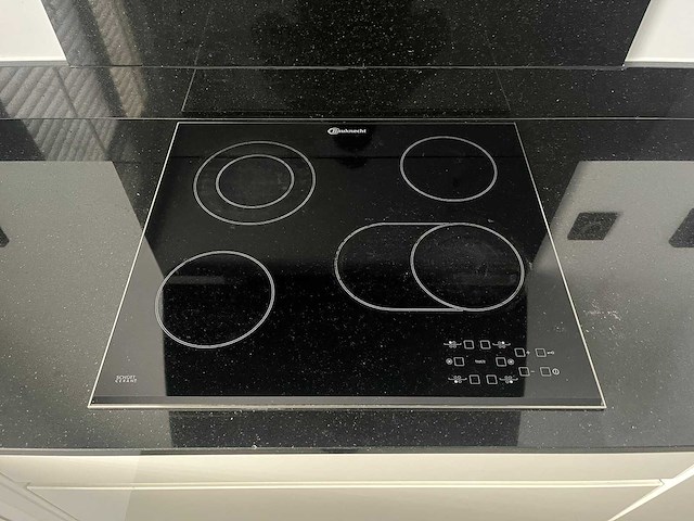 Keuken met bauknecht apparatuur - afbeelding 17 van  21