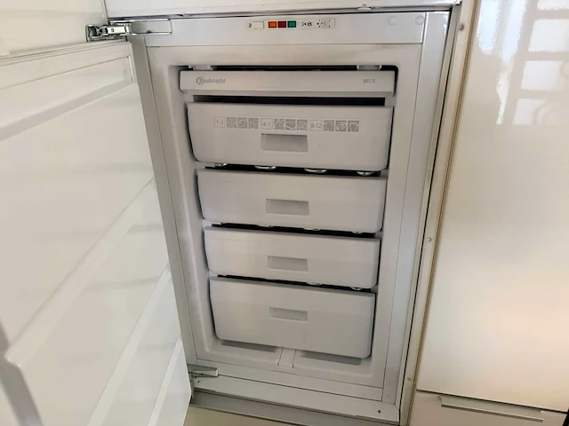 Keuken met bauknecht apparatuur - afbeelding 9 van  19